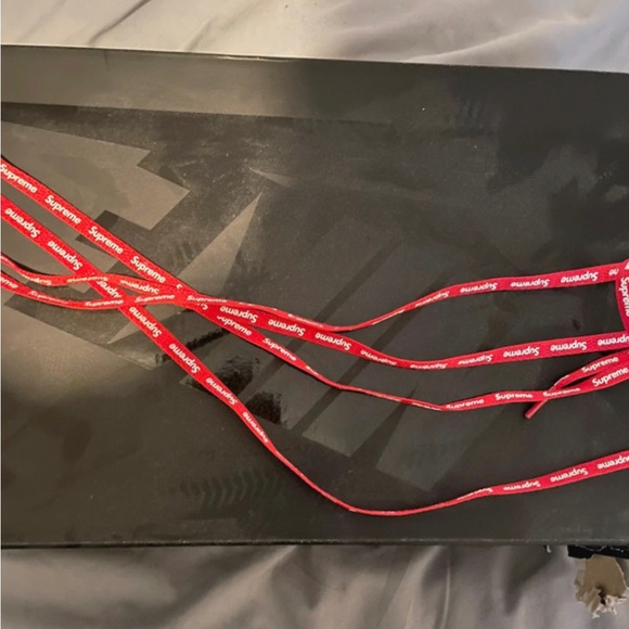 Nike x Supreme Air Force 1 Size 8 - Picture 5 of 5